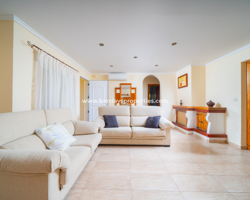 Resale - Detached - Urb. La Marina