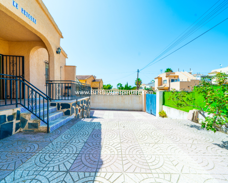 Resale - Detached - Urb. La Marina