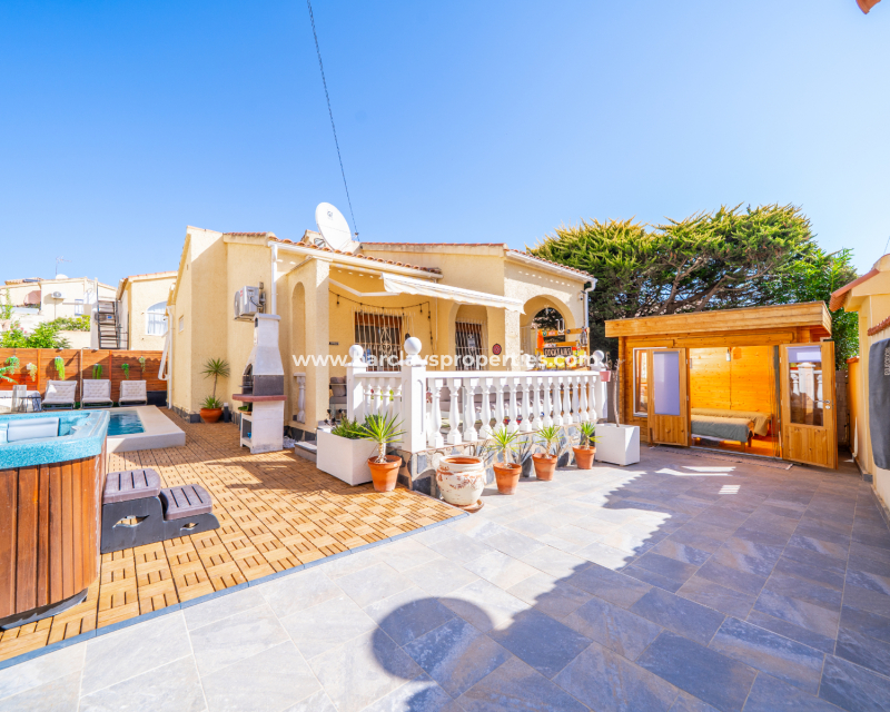 Resale - Detached - Urb. La Marina