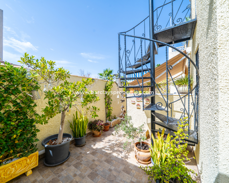 Resale - Detached - Urb. La Marina