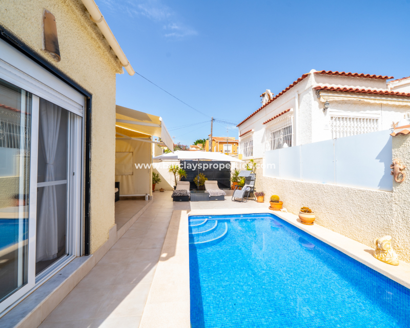 Resale - Detached - Urb. La Marina