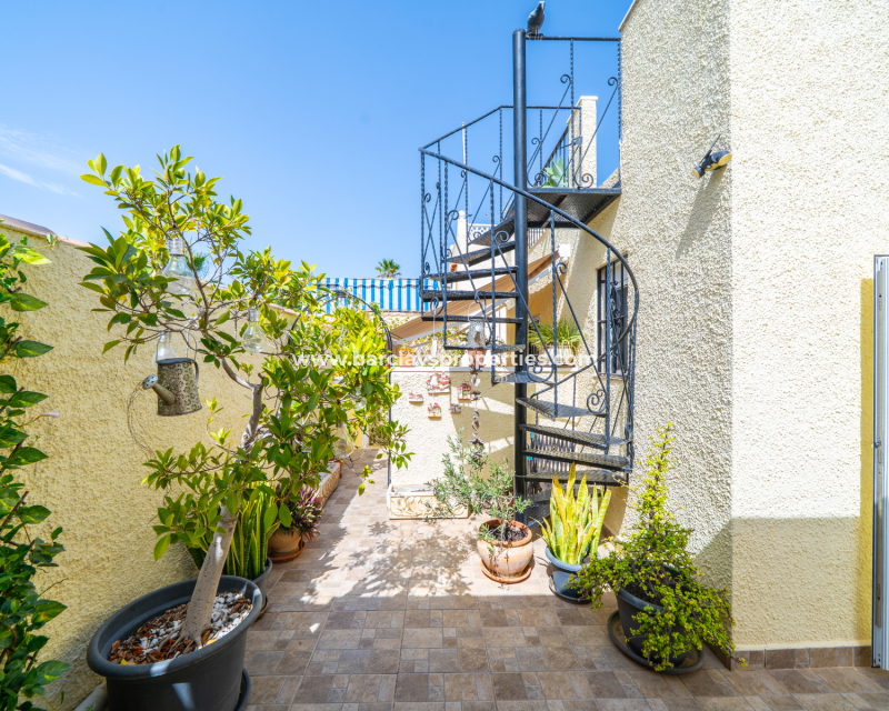 Resale - Detached - Urb. La Marina