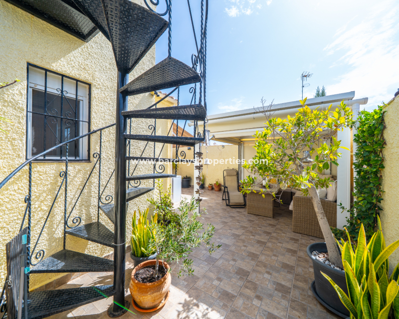 Resale - Detached - Urb. La Marina
