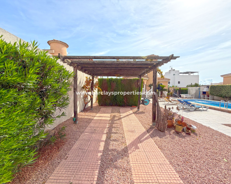 Resale - Detached - Urb. La Marina