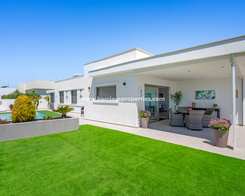 Resale - Detached - Urb. La Marina