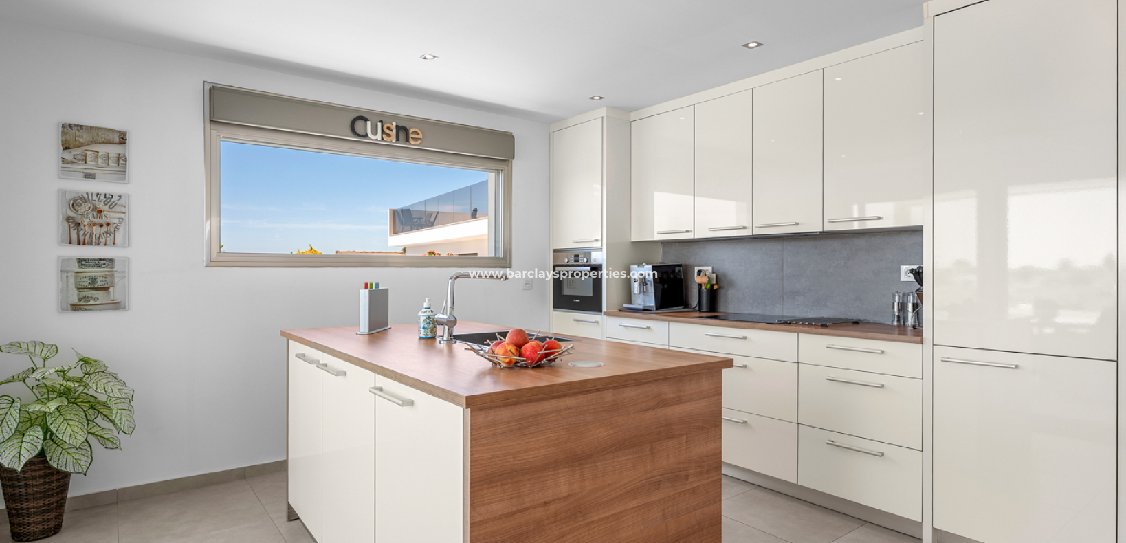 Resale - Detached - Urb. La Marina