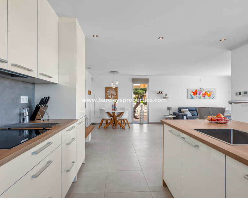 Resale - Detached - Urb. La Marina
