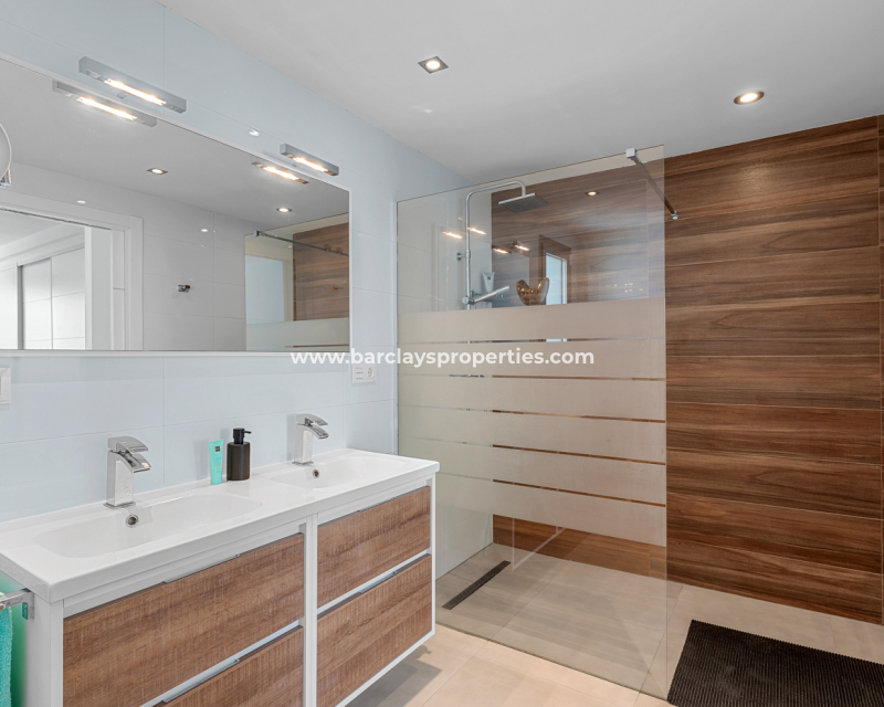 Resale - Detached - Urb. La Marina