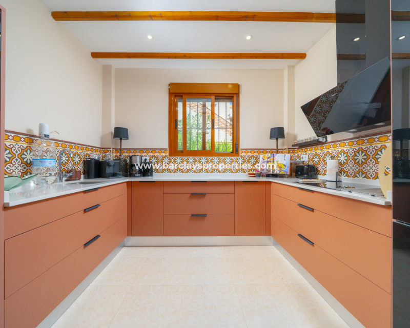 Resale - Detached - Urb. La Marina