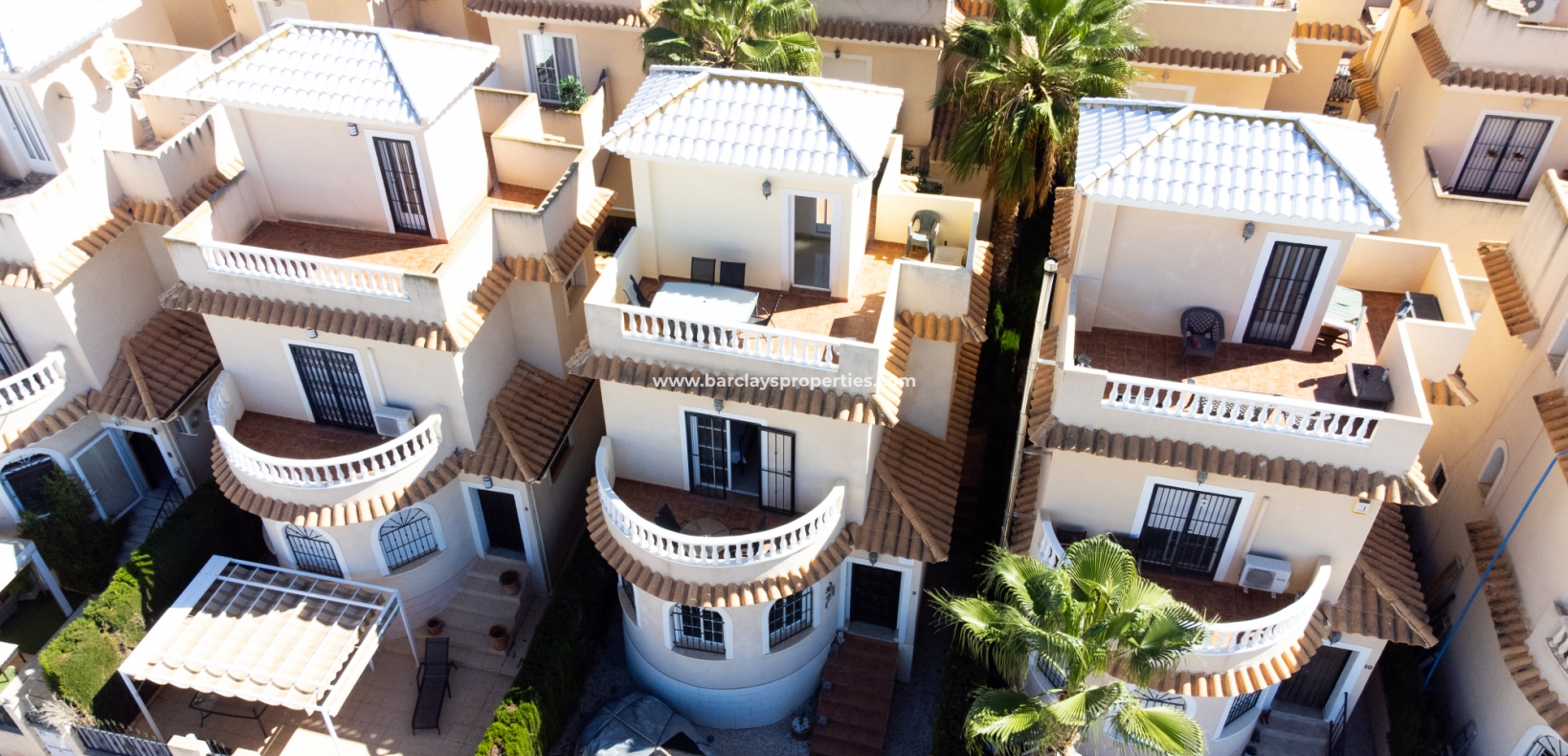 Resale - Freistendhe Villa - Urb. El Oasis - La Marina