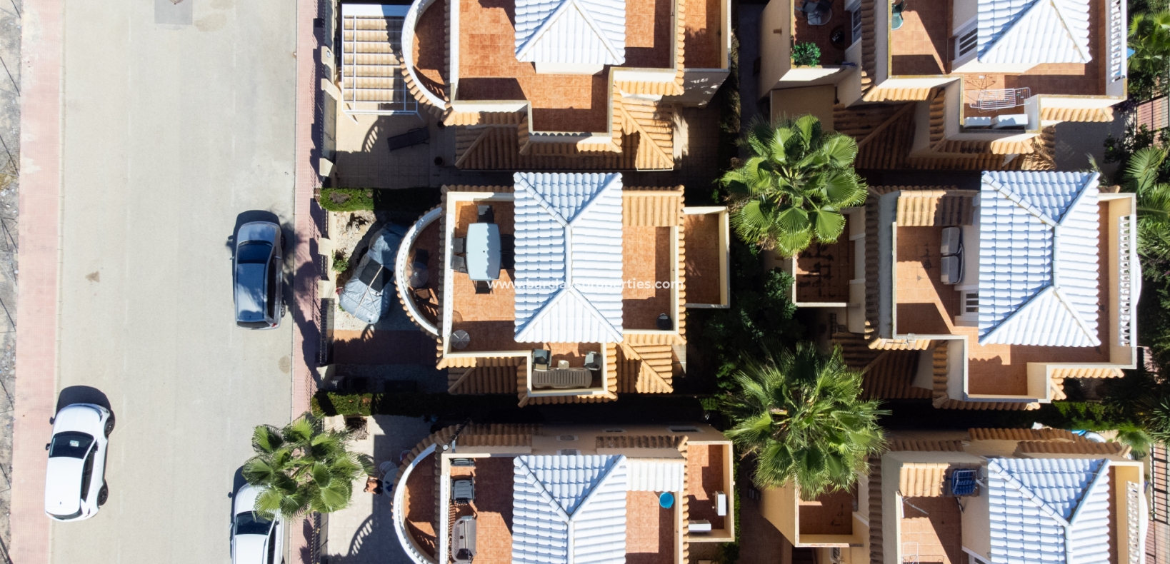 Resale - Freistendhe Villa - Urb. El Oasis - La Marina