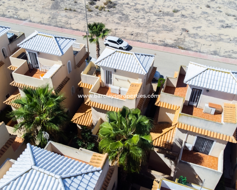 Resale - Freistendhe Villa - Urb. El Oasis - La Marina