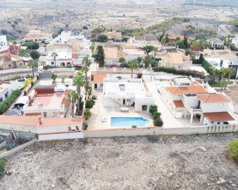 Resale - Freistendhe Villa - Urb. La Escuera