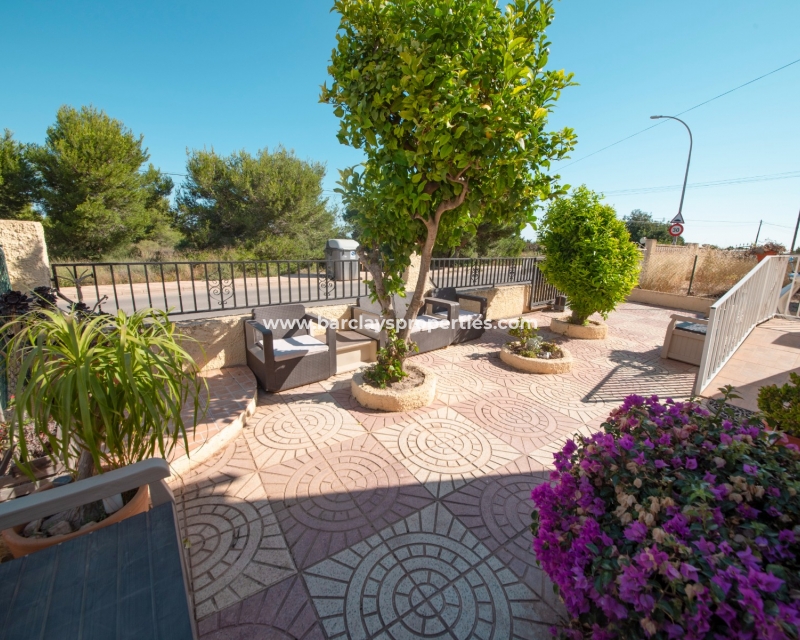 Resale - Freistendhe Villa - Urb. La Marina