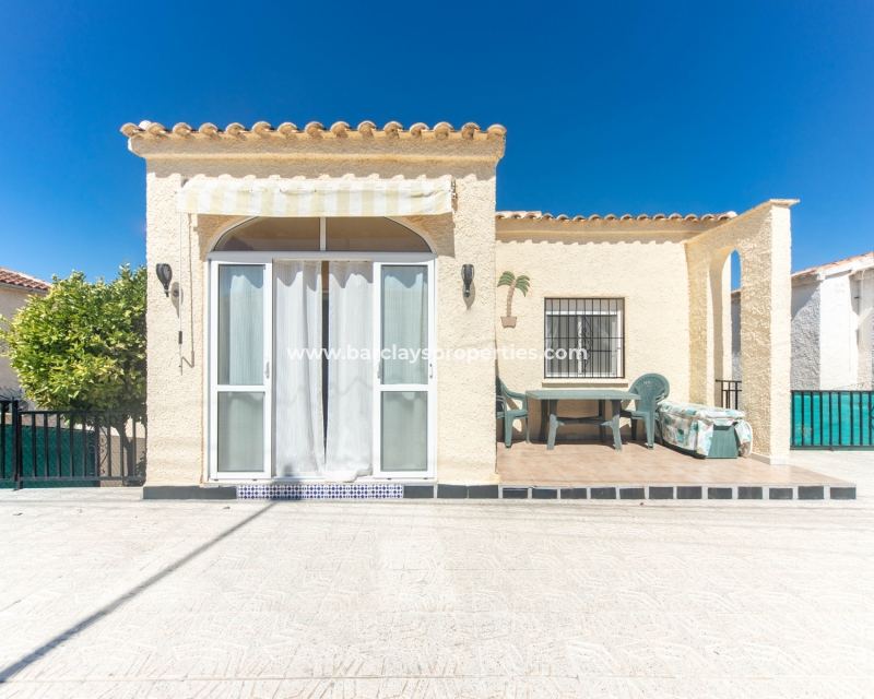 Resale - Freistendhe Villa - Urb. La Marina