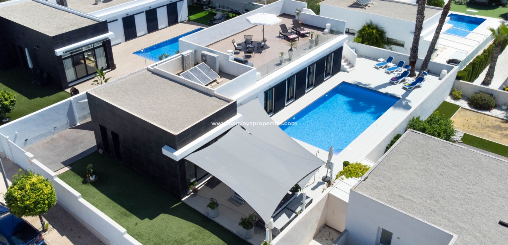 Resale - Freistendhe Villa - Urb. La Marina