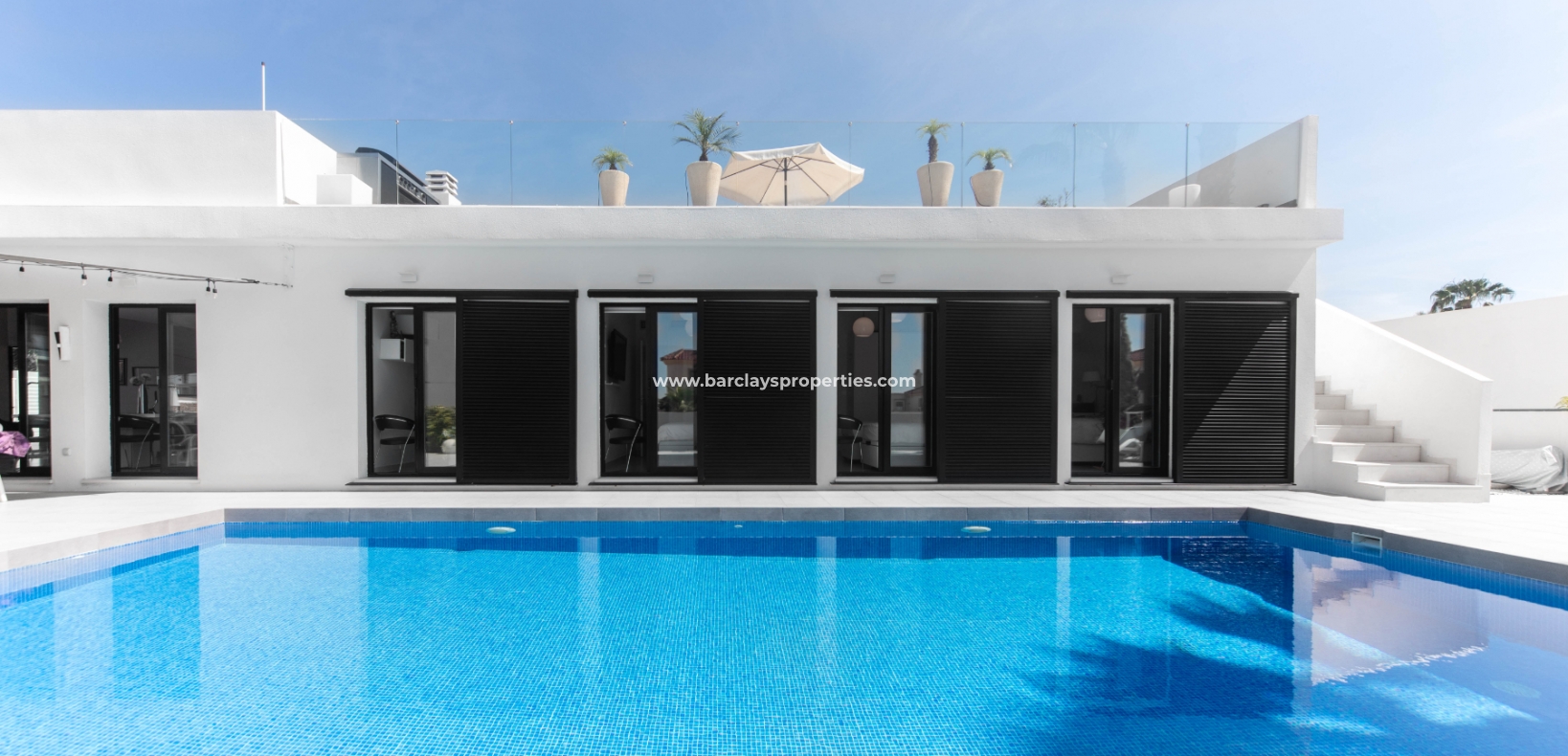 Resale - Freistendhe Villa - Urb. La Marina