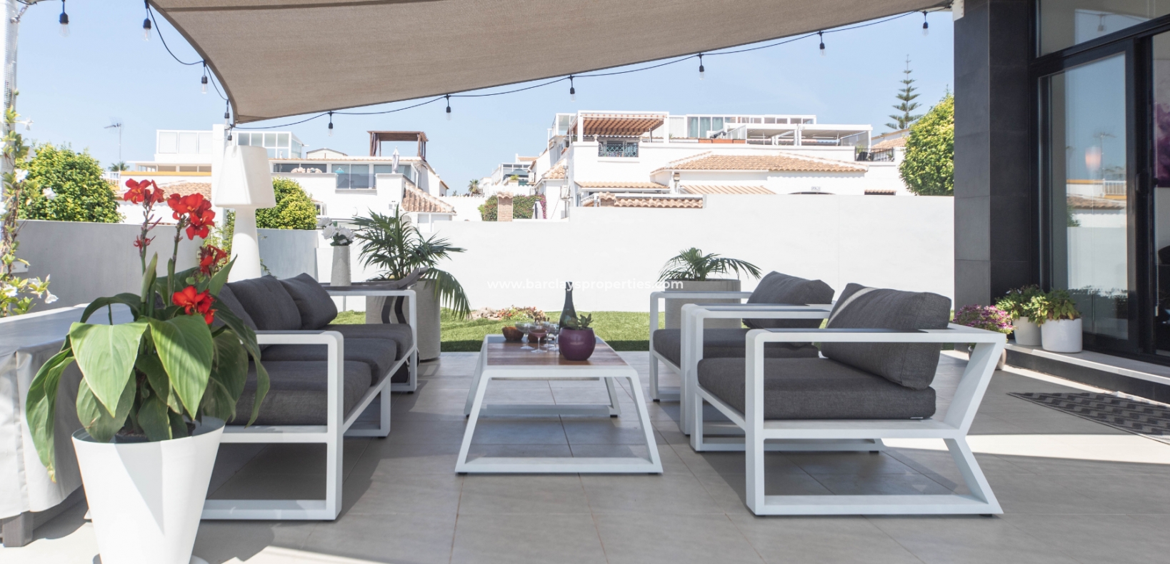 Resale - Freistendhe Villa - Urb. La Marina