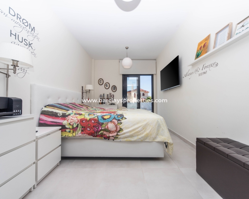 Resale - Freistendhe Villa - Urb. La Marina