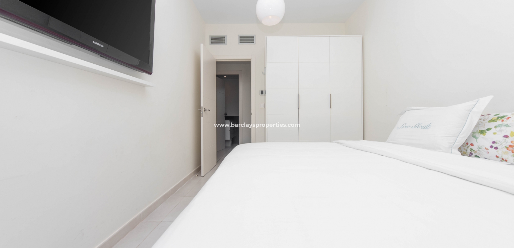 Resale - Freistendhe Villa - Urb. La Marina