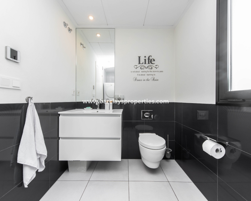 Resale - Freistendhe Villa - Urb. La Marina