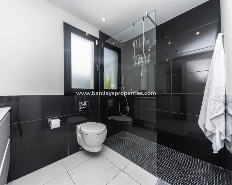 Resale - Freistendhe Villa - Urb. La Marina