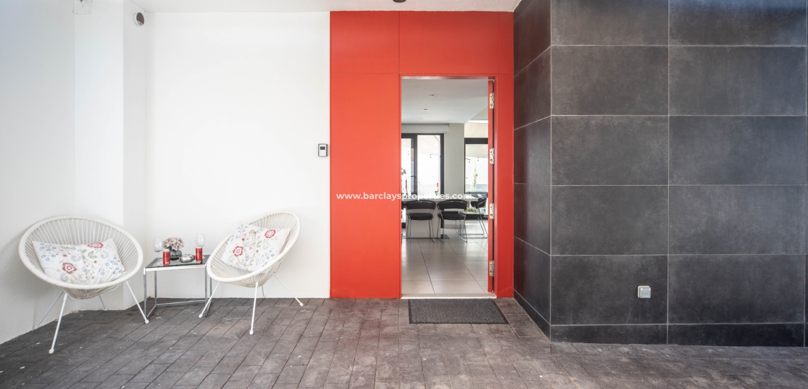 Resale - Freistendhe Villa - Urb. La Marina