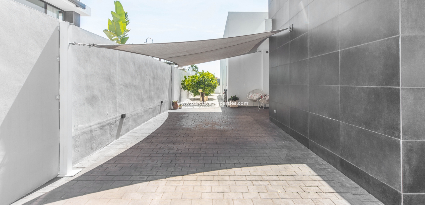 Resale - Freistendhe Villa - Urb. La Marina