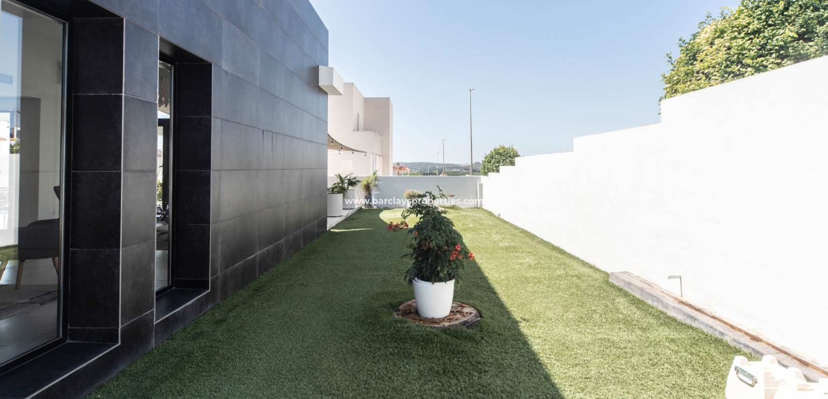 Resale - Freistendhe Villa - Urb. La Marina