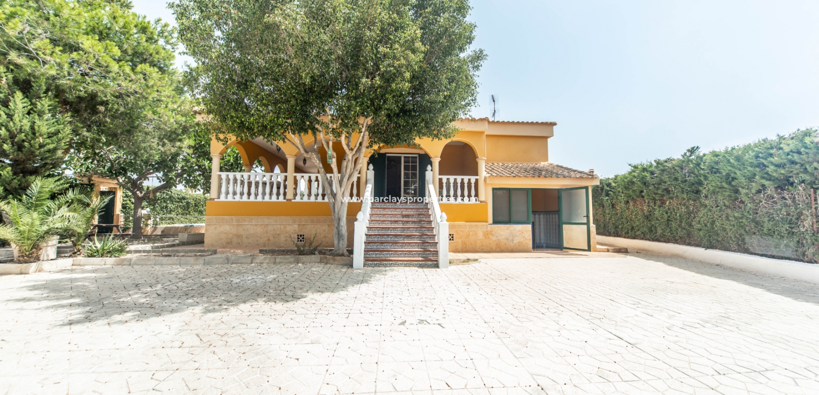Resale - Freistendhe Villa - Urb. La Marina