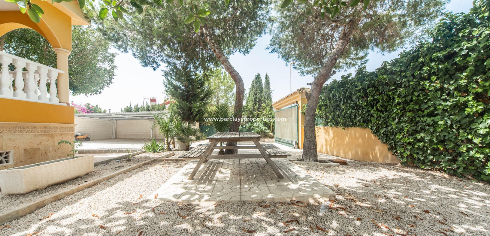 Resale - Freistendhe Villa - Urb. La Marina