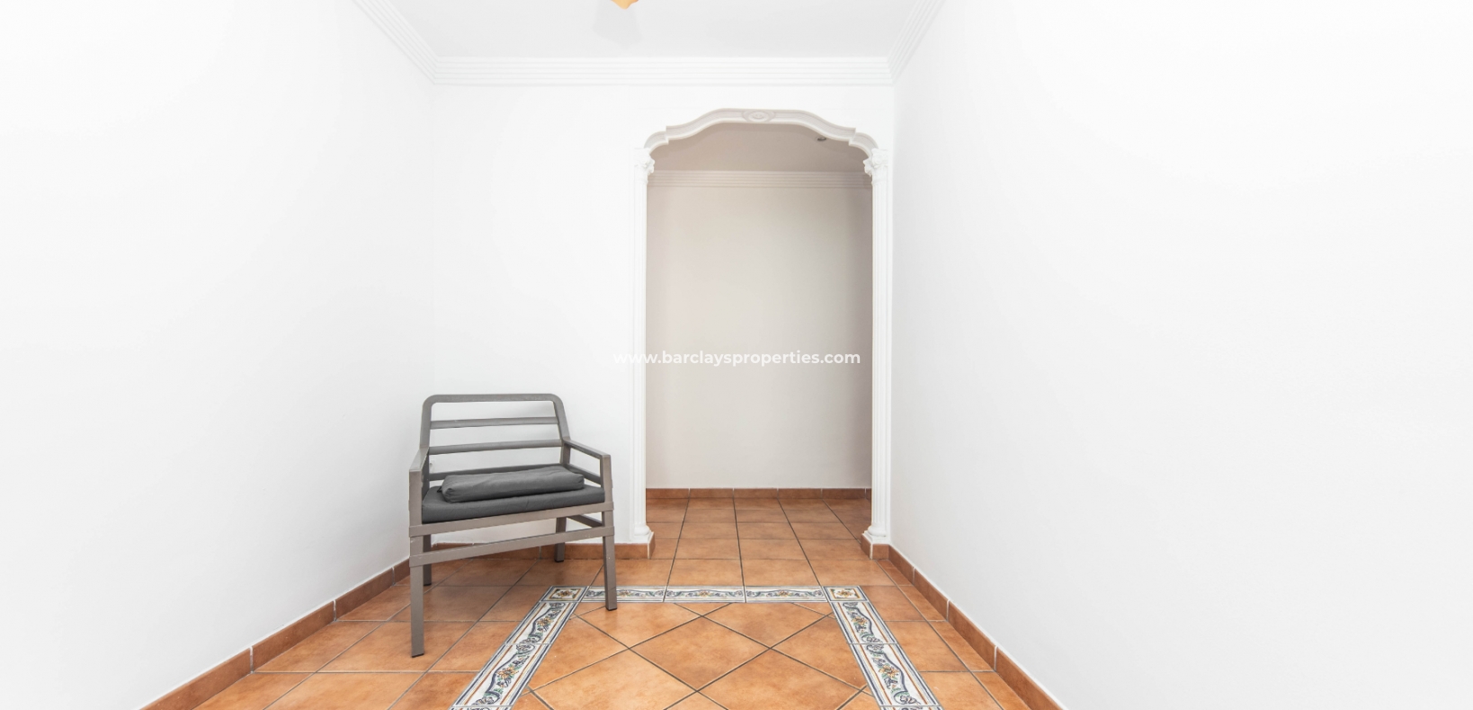 Resale - Freistendhe Villa - Urb. La Marina