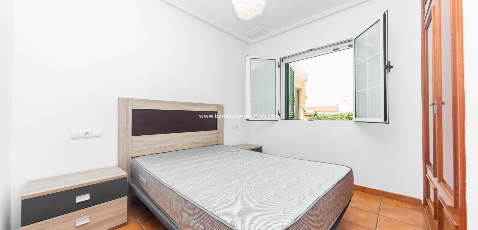 Resale - Freistendhe Villa - Urb. La Marina