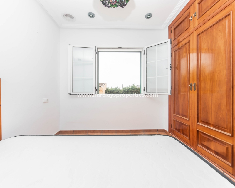 Resale - Freistendhe Villa - Urb. La Marina