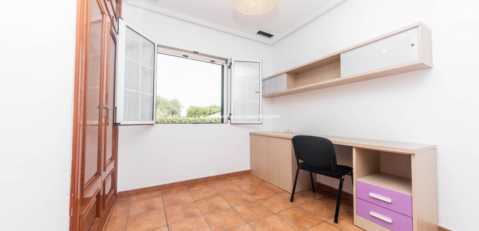 Resale - Freistendhe Villa - Urb. La Marina