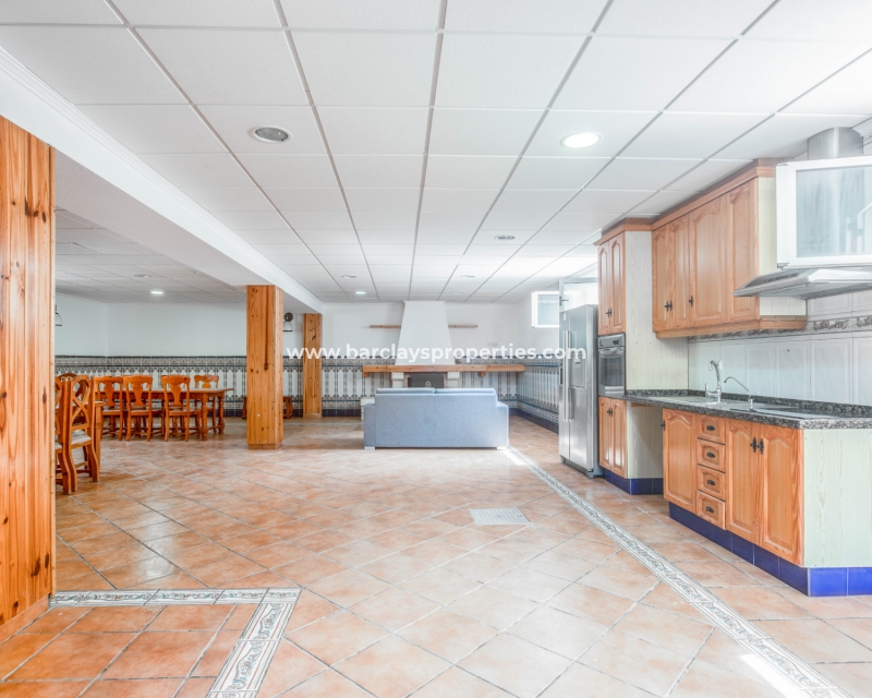 Resale - Freistendhe Villa - Urb. La Marina