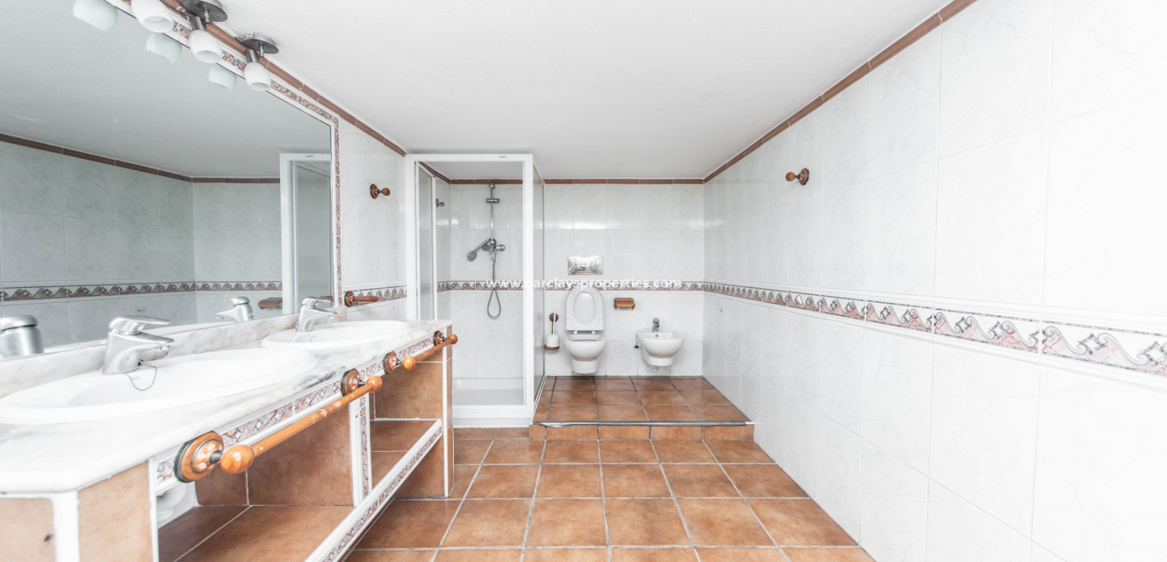 Resale - Freistendhe Villa - Urb. La Marina