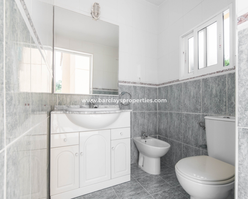 Resale - Freistendhe Villa - Urb. La Marina