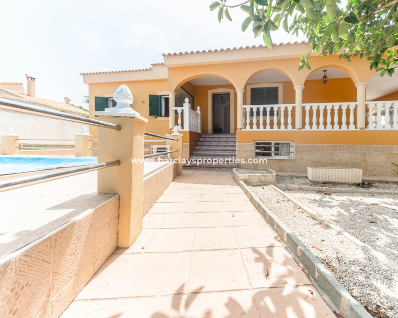 Resale - Freistendhe Villa - Urb. La Marina