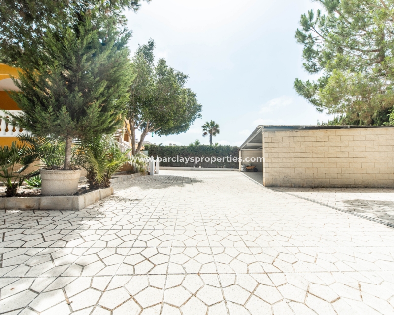 Resale - Freistendhe Villa - Urb. La Marina