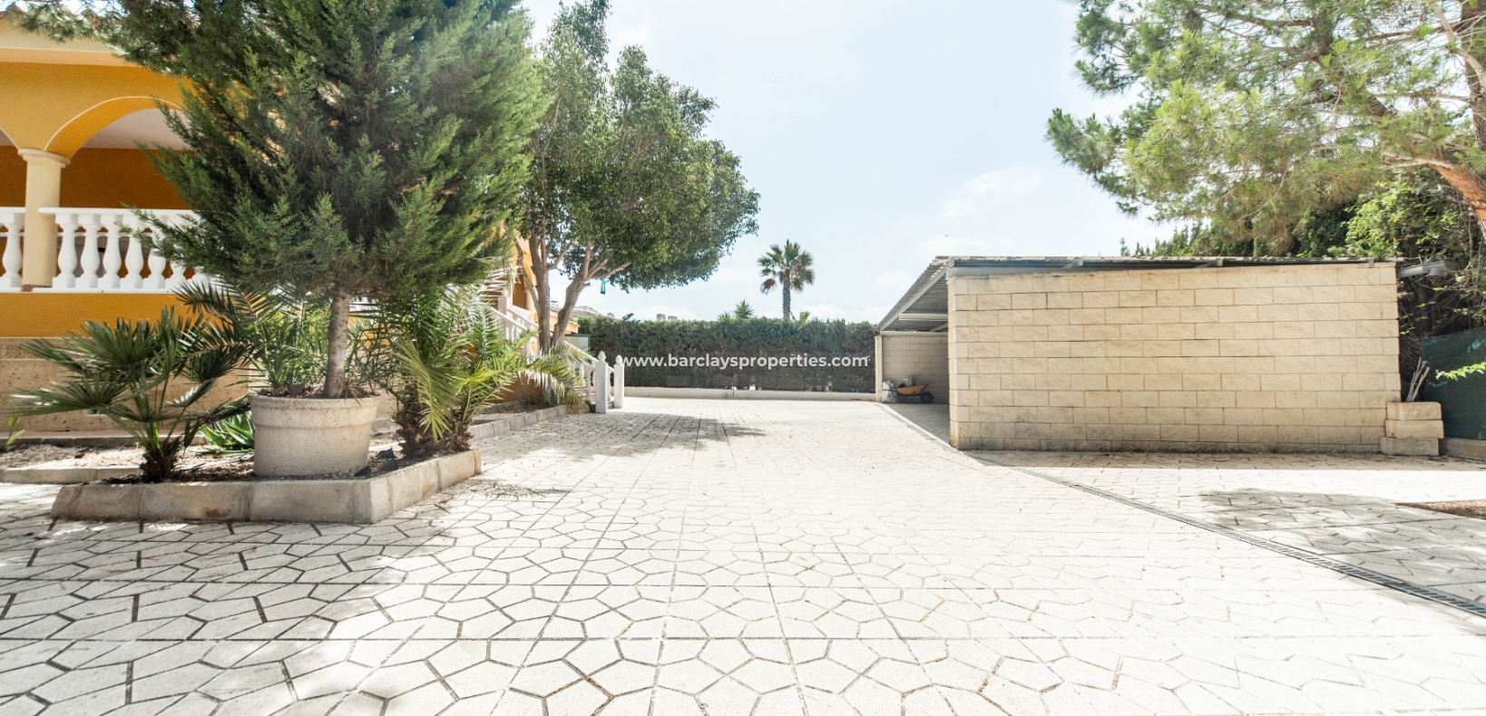 Resale - Freistendhe Villa - Urb. La Marina