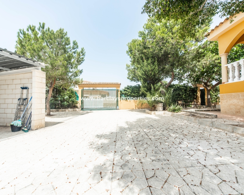 Resale - Freistendhe Villa - Urb. La Marina