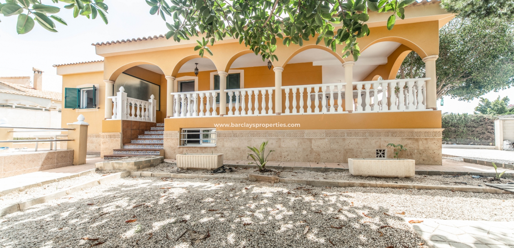 Resale - Freistendhe Villa - Urb. La Marina