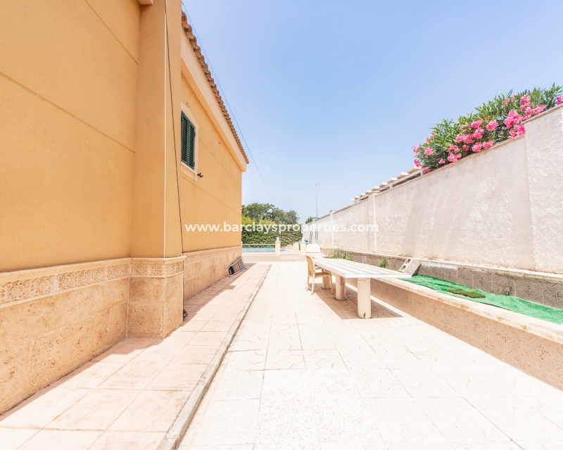 Resale - Freistendhe Villa - Urb. La Marina