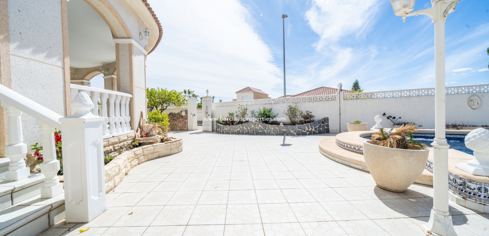 Resale - Freistendhe Villa - Urb. La Marina