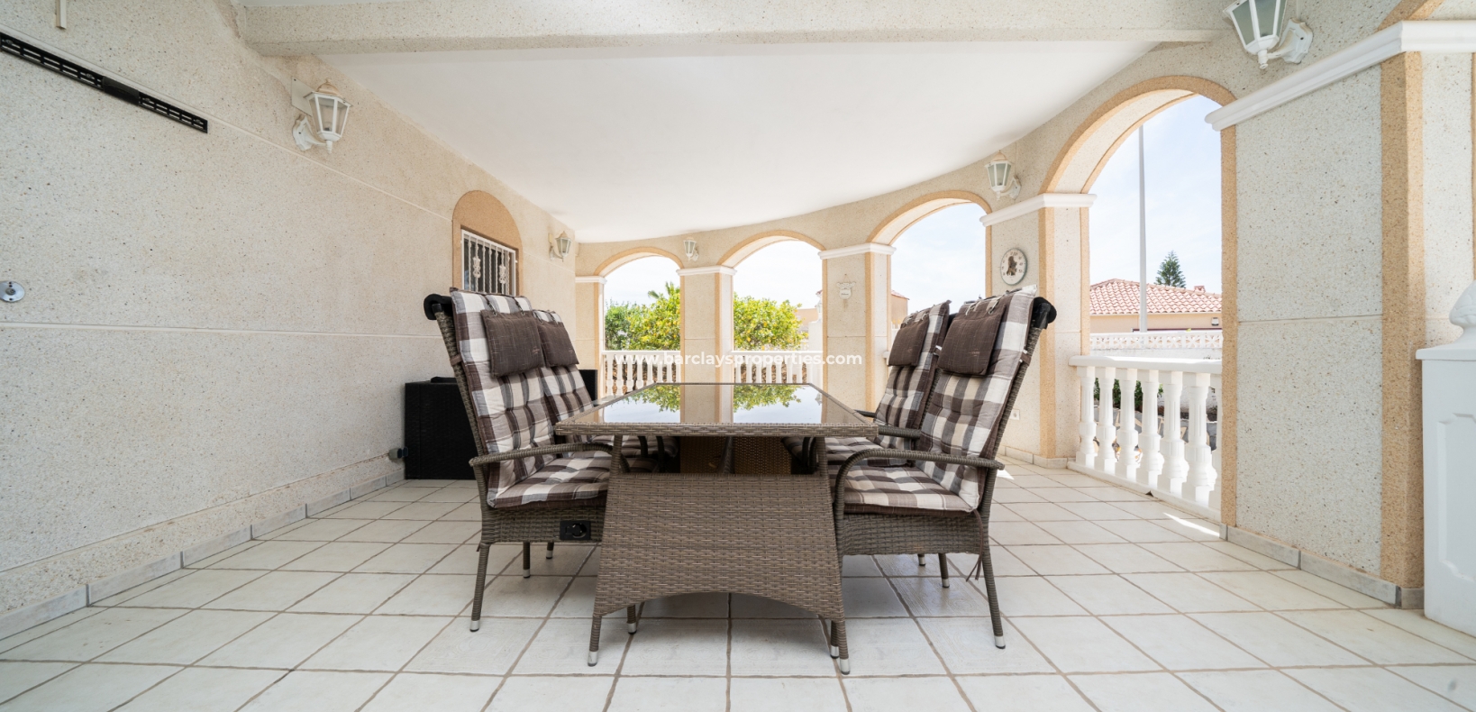 Resale - Freistendhe Villa - Urb. La Marina