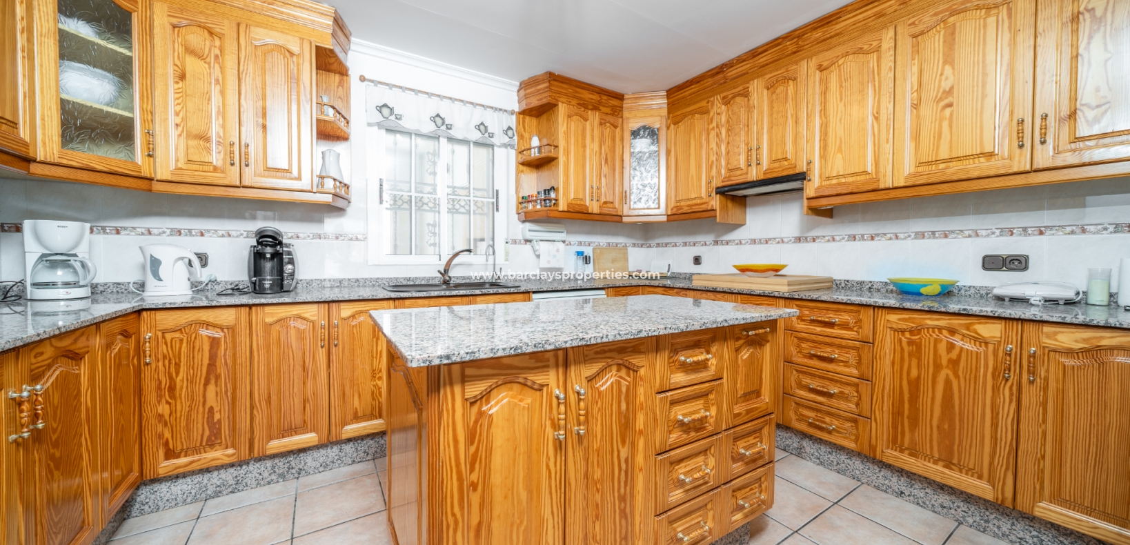 Resale - Freistendhe Villa - Urb. La Marina