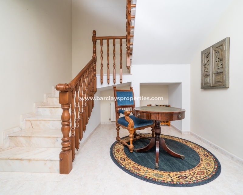 Resale - Freistendhe Villa - Urb. La Marina