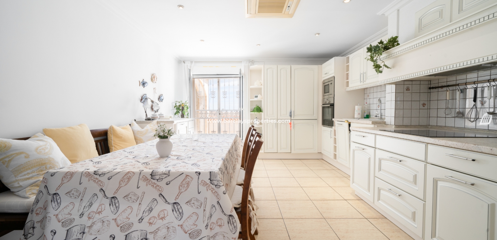 Resale - Freistendhe Villa - Urb. La Marina