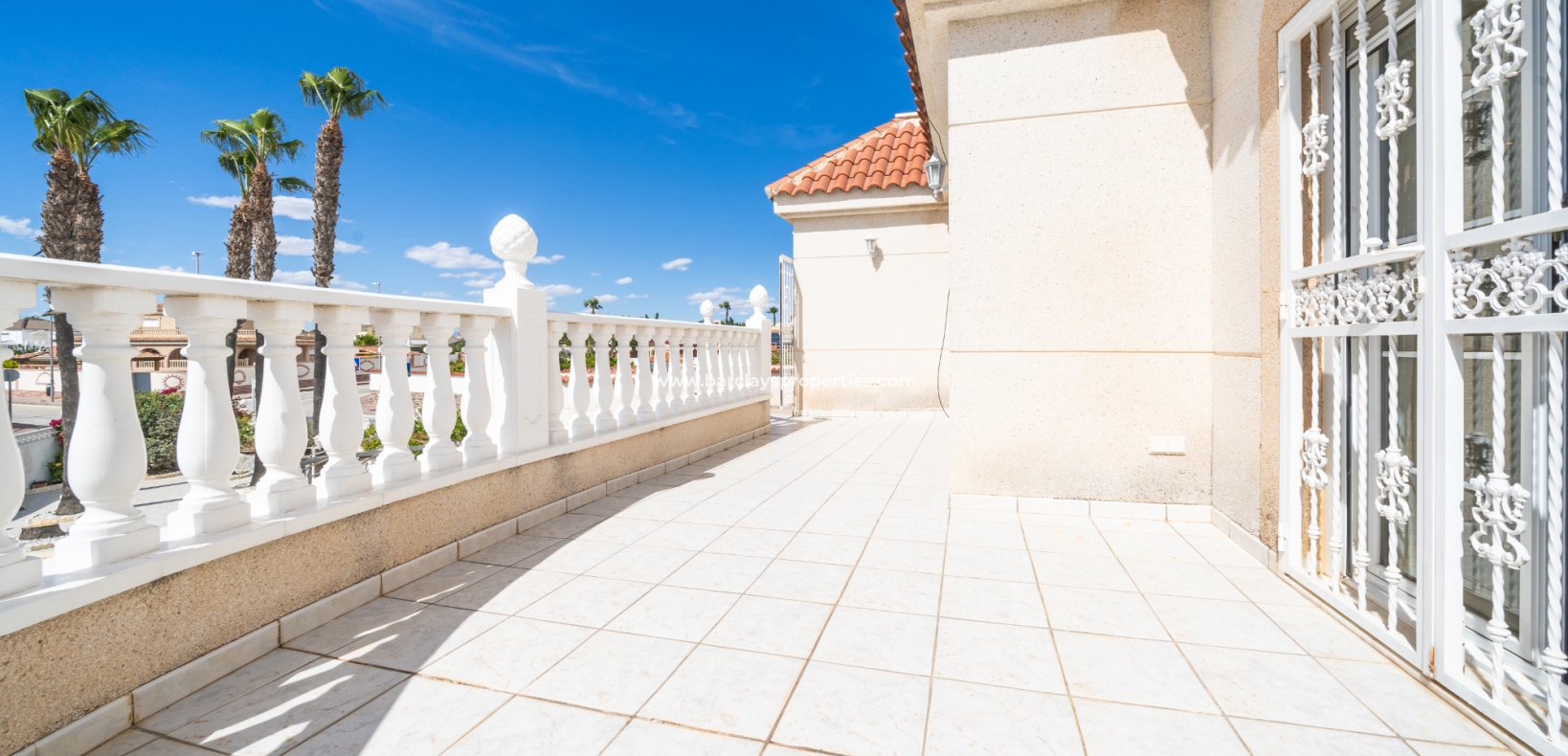 Resale - Freistendhe Villa - Urb. La Marina